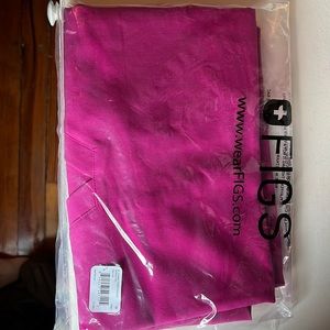 NWT Figs Casma 3 pocket scrub top